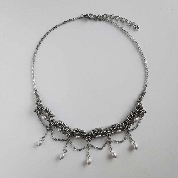 Vintage victorian gothic princess white pearl and silver chandelier necklace - Picture 5 of 9